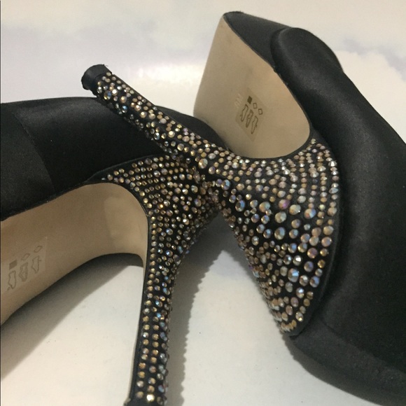 Steve Madden 5 inch Blk Satin w Crystals - Picture 3 of 7